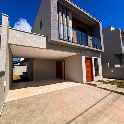 Sobrado Residencial com 157m², 3 quartos, 1 suíte, 1 garagem, no bairro São João Do Rio Vermelho em Florianópolis