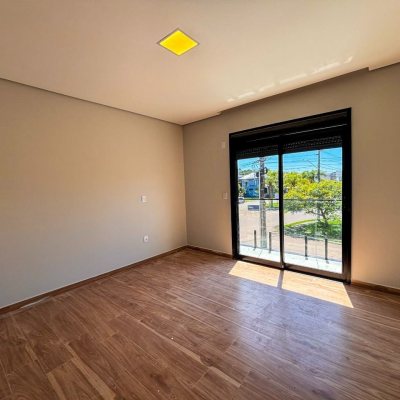 Sobrado Residencial com 157m², 3 quartos, 1 suíte, 1 garagem, no bairro São João Do Rio Vermelho em Florianópolis