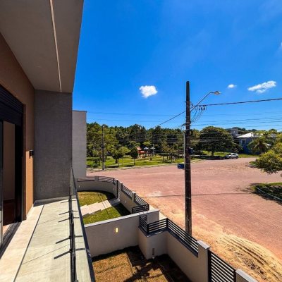 Sobrado Residencial com 157m², 3 quartos, 1 suíte, 1 garagem, no bairro São João Do Rio Vermelho em Florianópolis