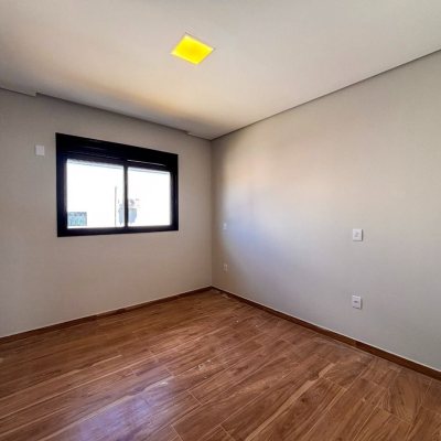 Sobrado Residencial com 157m², 3 quartos, 1 suíte, 1 garagem, no bairro São João Do Rio Vermelho em Florianópolis