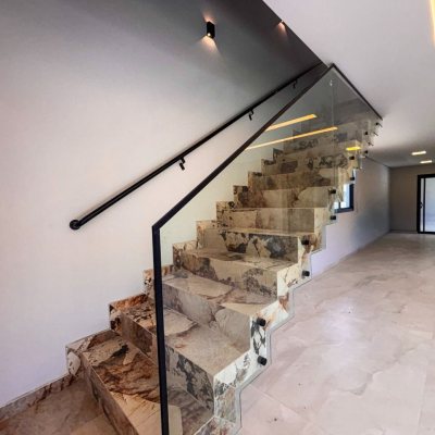 Sobrado Residencial com 177m², 3 quartos, 3 suítes, 2 garagens, no bairro São João Do Rio Vermelho em Florianópolis