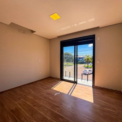 Sobrado Residencial com 177m², 3 quartos, 3 suítes, 2 garagens, no bairro São João Do Rio Vermelho em Florianópolis