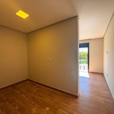 Sobrado Residencial com 177m², 3 quartos, 3 suítes, 2 garagens, no bairro São João Do Rio Vermelho em Florianópolis