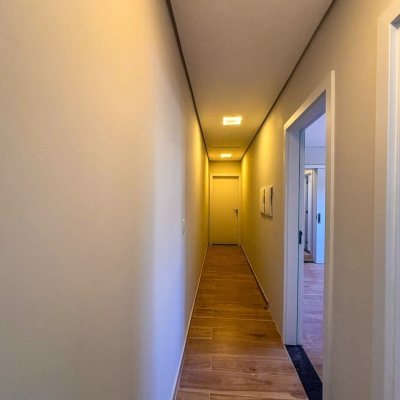 Sobrado Residencial com 177m², 3 quartos, 3 suítes, 2 garagens, no bairro São João Do Rio Vermelho em Florianópolis