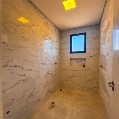 Sobrado Residencial com 177m², 3 quartos, 3 suítes, 2 garagens, no bairro São João Do Rio Vermelho em Florianópolis