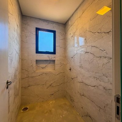 Sobrado Residencial com 177m², 3 quartos, 3 suítes, 2 garagens, no bairro São João Do Rio Vermelho em Florianópolis