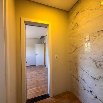 Sobrado Residencial com 177m², 3 quartos, 3 suítes, 2 garagens, no bairro São João Do Rio Vermelho em Florianópolis