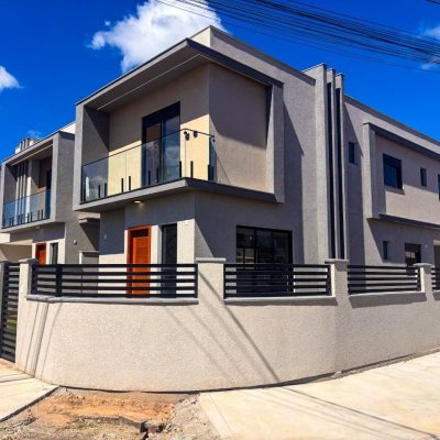 Sobrado Residencial com 177m², 3 quartos, 3 suítes, 2 garagens, no bairro São João Do Rio Vermelho em Florianópolis