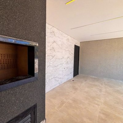 Sobrado Residencial com 177m², 3 quartos, 3 suítes, 2 garagens, no bairro São João Do Rio Vermelho em Florianópolis