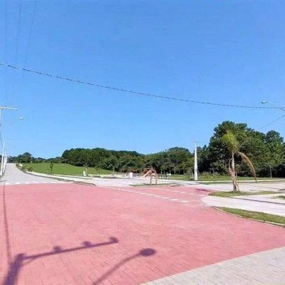 Sobrado Residencial com 120m², 2 quartos, 2 suítes, 2 garagens, no bairro São João Do Rio Vermelho em Florianópolis