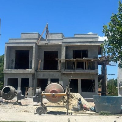 Sobrado Residencial com 120m², 2 quartos, 2 suítes, 2 garagens, no bairro São João Do Rio Vermelho em Florianópolis