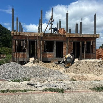 Sobrado Residencial com 154m², 3 quartos, 1 suíte, 2 garagens, no bairro São João Do Rio Vermelho em Florianópolis