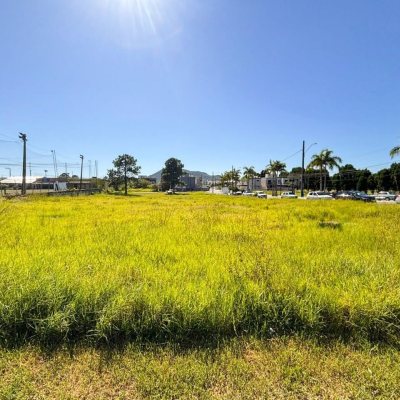 Terreno Comercial/Residencial com 3200m², no bairro São João Do Rio Vermelho em Florianópolis