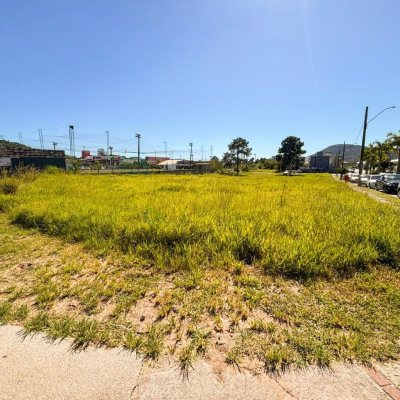 Terreno Comercial/Residencial com 3200m², no bairro São João Do Rio Vermelho em Florianópolis