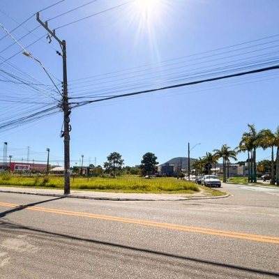 Terreno Comercial/Residencial com 3200m², no bairro São João Do Rio Vermelho em Florianópolis