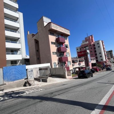 Apartamentos com 78m², 2 quartos, 1 suíte, 1 garagem, no bairro Barreiros em São José