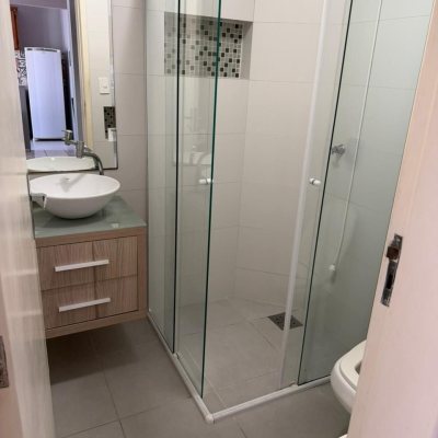 Apartamentos com 43m², 1 quarto, 1 garagem, no bairro Carvoeira em Florianópolis