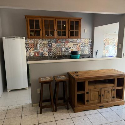 Apartamentos com 43m², 1 quarto, 1 garagem, no bairro Carvoeira em Florianópolis