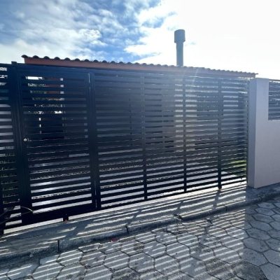 Casa Residencial com 60m², 2 quartos, 1 suíte, 2 garagens, no bairro São João Do Rio Vermelho em Florianópolis