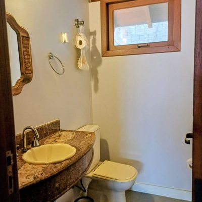 Casa Residencial com 216m², 3 quartos (sendo 1 suíte), 2 garagens, no bairro Cacupé em Florianópolis