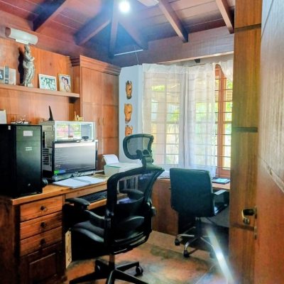 Casa Residencial com 216m², 3 quartos (sendo 1 suíte), 2 garagens, no bairro Cacupé em Florianópolis