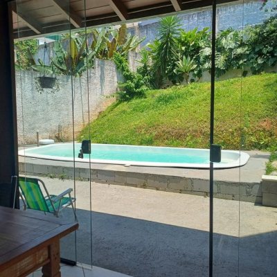 Casa Residencial com 216m², 3 quartos (sendo 1 suíte), 2 garagens, no bairro Cacupé em Florianópolis