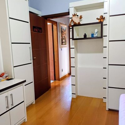 Casa Residencial com 216m², 3 quartos (sendo 1 suíte), 2 garagens, no bairro Cacupé em Florianópolis