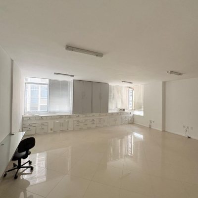 Sala com 71m², no bairro Centro em Florianópolis