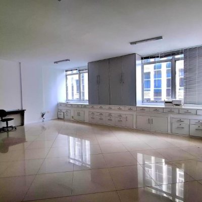 Sala com 71m², no bairro Centro em Florianópolis