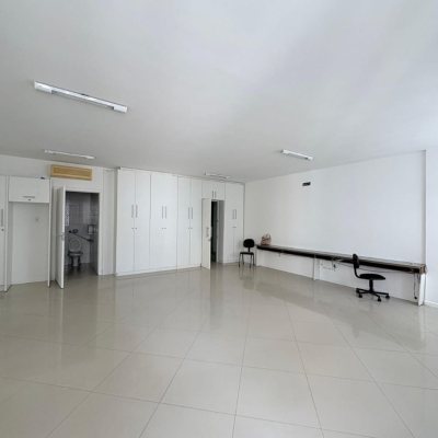 Sala com 71m², no bairro Centro em Florianópolis