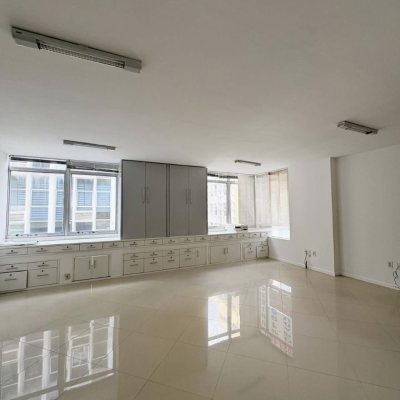 Sala com 71m², no bairro Centro em Florianópolis
