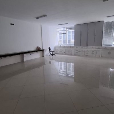 Sala com 71m², no bairro Centro em Florianópolis