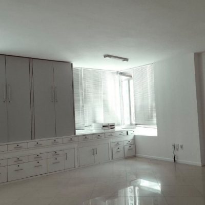Sala com 71m², no bairro Centro em Florianópolis
