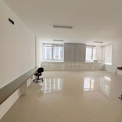 Sala com 71m², no bairro Centro em Florianópolis