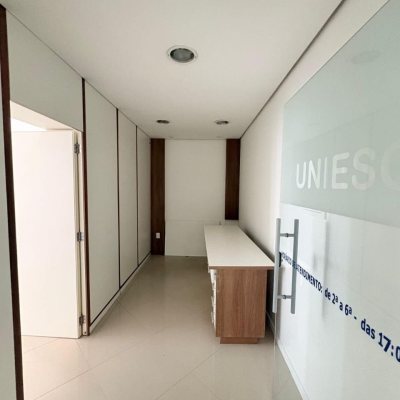 Sala com 71m², no bairro Centro em Florianópolis