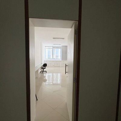 Sala com 71m², no bairro Centro em Florianópolis