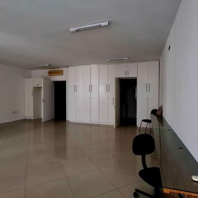 Sala com 71m², no bairro Centro em Florianópolis