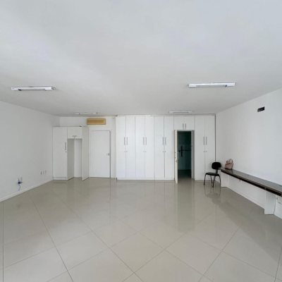 Sala com 71m², no bairro Centro em Florianópolis
