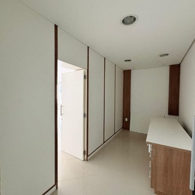 Sala com 71m², no bairro Centro em Florianópolis
