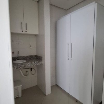 Sala com 71m², no bairro Centro em Florianópolis