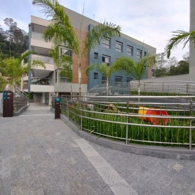 Apartamentos com 176m², 3 quartos (sendo 3 suítes), 3 garagens, no bairro Cacupé em Florianópolis