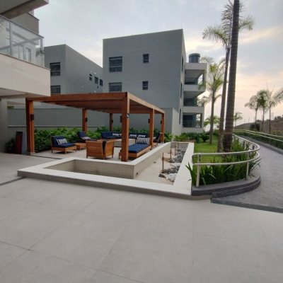 Apartamentos com 176m², 3 quartos (sendo 3 suítes), 3 garagens, no bairro Cacupé em Florianópolis