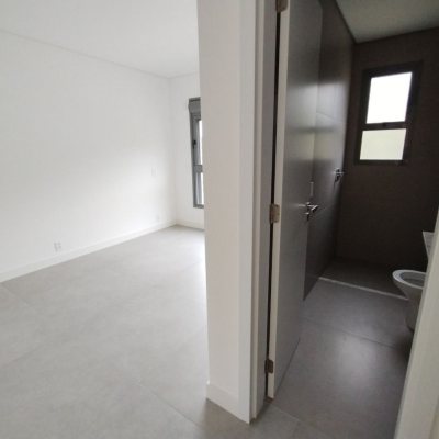 Apartamentos com 176m², 3 quartos (sendo 3 suítes), 3 garagens, no bairro Cacupé em Florianópolis