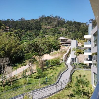 Apartamentos com 176m², 3 quartos (sendo 3 suítes), 3 garagens, no bairro Cacupé em Florianópolis