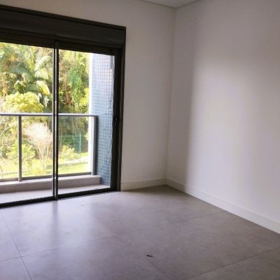 Apartamentos com 176m², 3 quartos (sendo 3 suítes), 3 garagens, no bairro Cacupé em Florianópolis