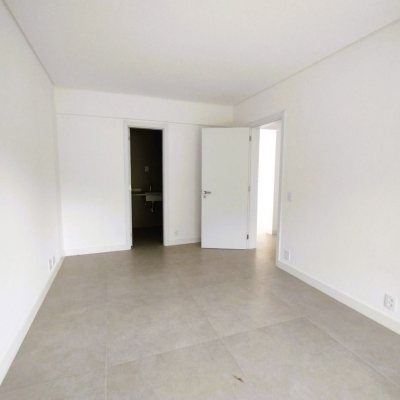 Apartamentos com 176m², 3 quartos (sendo 3 suítes), 3 garagens, no bairro Cacupé em Florianópolis