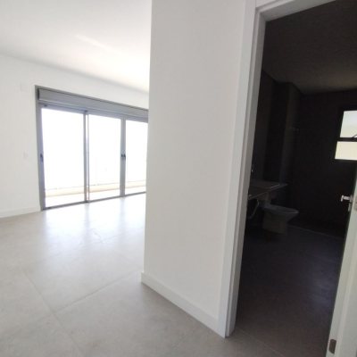 Apartamentos com 176m², 3 quartos (sendo 3 suítes), 3 garagens, no bairro Cacupé em Florianópolis