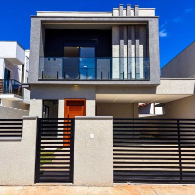 Sobrado Residencial com 156m², 3 quartos, 1 suíte, 1 garagem, no bairro São João Do Rio Vermelho em Florianópolis