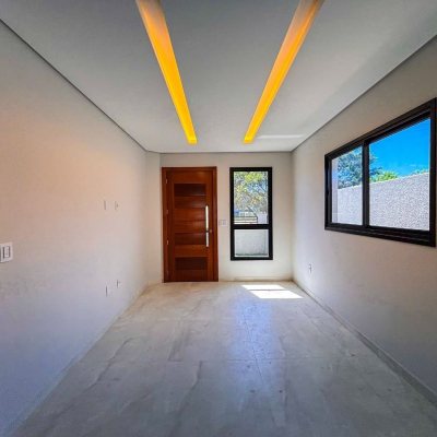 Sobrado Residencial com 156m², 3 quartos, 1 suíte, 1 garagem, no bairro São João Do Rio Vermelho em Florianópolis