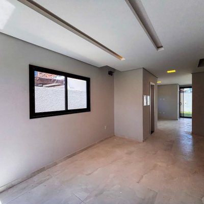 Sobrado Residencial com 156m², 3 quartos, 1 suíte, 1 garagem, no bairro São João Do Rio Vermelho em Florianópolis